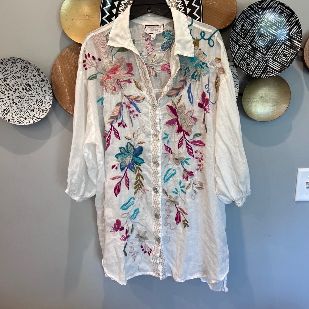 Johnny Was Workshop White Floral Embroidered Tunic Button Down Shirt Womens L
